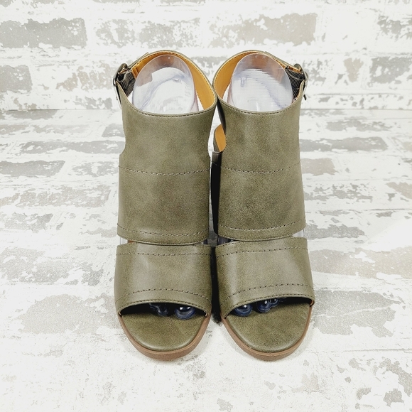 NEW DV Dolce Vita Brista Green Cream Leather Block Heel Sandals D272 - Picture 3 of 14